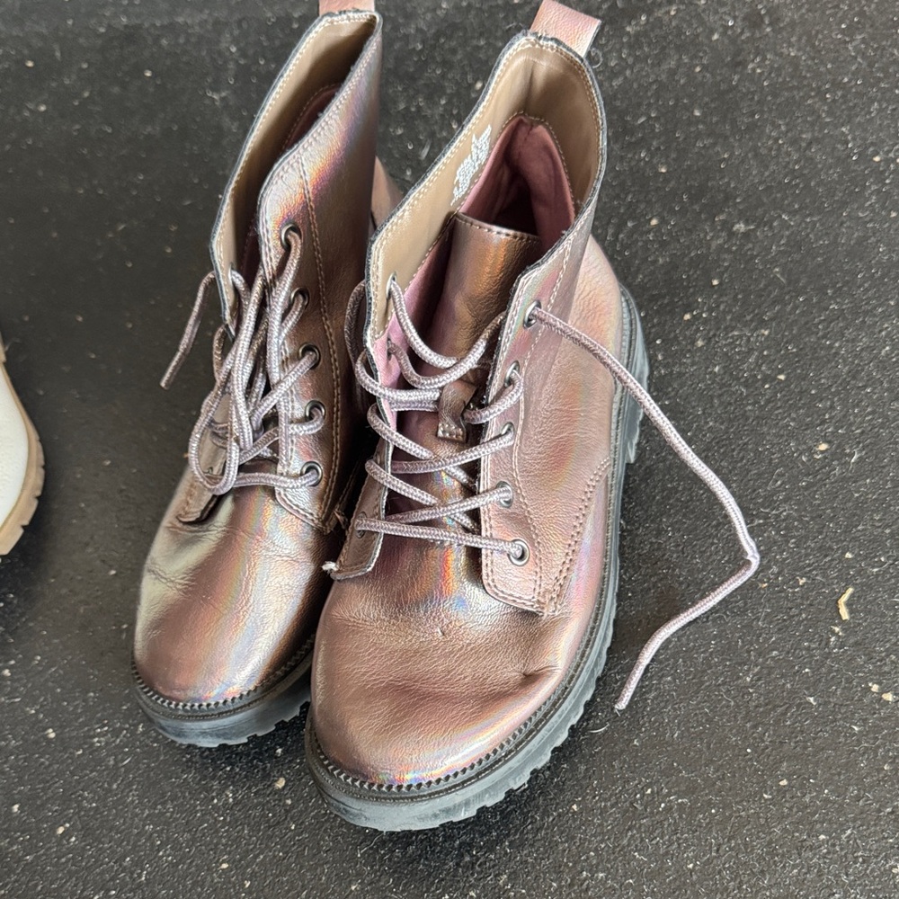 Old Navy Shimmer Lace-Up Kids Boots